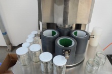 sc-zkxg30b(三)四旋盖玻璃瓶半自动真空旋盖机