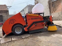 防眩網清洗機-鍋爐清洗機-路面清掃機-馬路清掃機操作現場 - 行業資訊